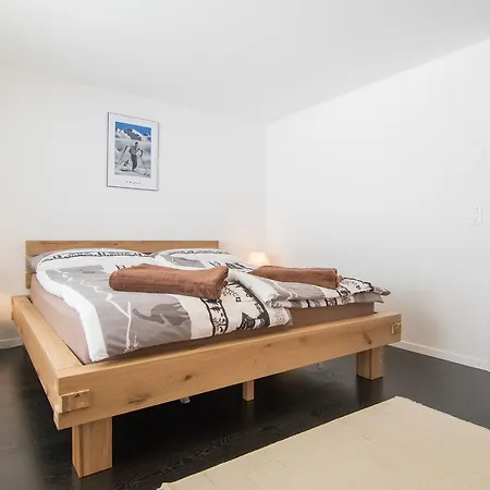 Silver Apartment *